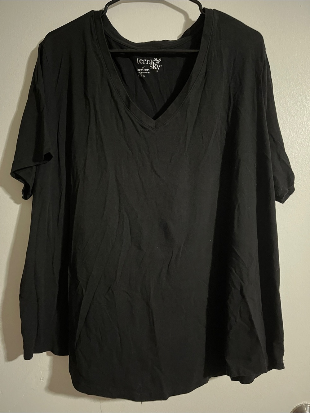Terra & Sky Black V-Neck Short Sleeve Tee